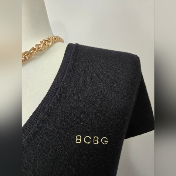 BCBG Black V-Neck Thick Stretchy Short Sleeve Top. Size Small - Picture 3 of 11